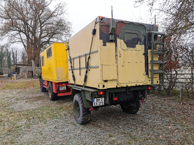 Ein Bild, das drauen, Baum, Himmel, LKW enthlt.

Automatisch generierte Beschreibung