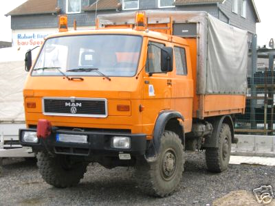 Ein Bild, das LKW, drauen, Boden, orange enthlt.

Automatisch generierte Beschreibung