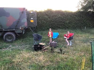 Ein Bild, das Gras, drauen, Himmel, Baum enthlt.

Automatisch generierte Beschreibung