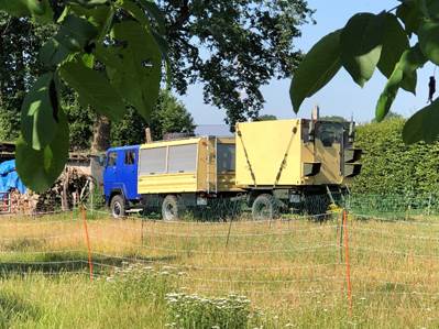 Ein Bild, das Gras, drauen, Baum, Feld enthlt.

Automatisch generierte Beschreibung