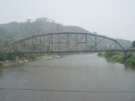 Ein Bild, das Brcke, Wasser, Fluss, Himmel enthlt.

Automatisch generierte Beschreibung