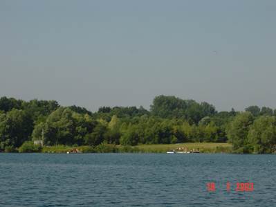 Ein Bild, das drauen, Wasser, Baum, Himmel enthlt.

Automatisch generierte Beschreibung