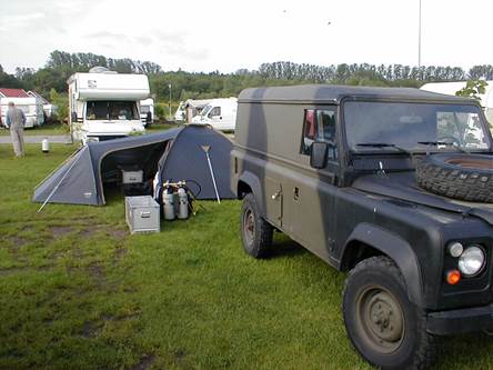 Ein Bild, das Gras, Himmel, drauen, LKW enthlt.

Automatisch generierte Beschreibung